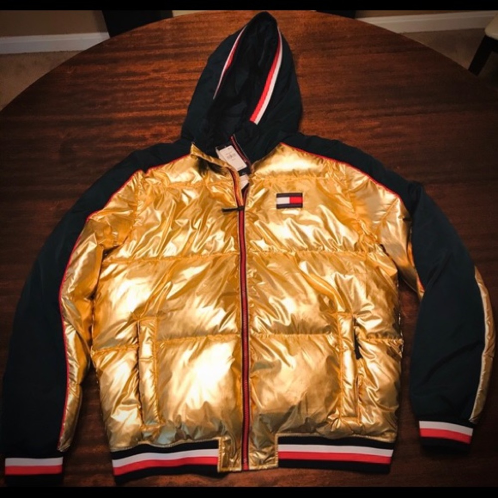 Tommy Hilfiger Gold puffer Jacket Large , barely worn and don’t ever wear